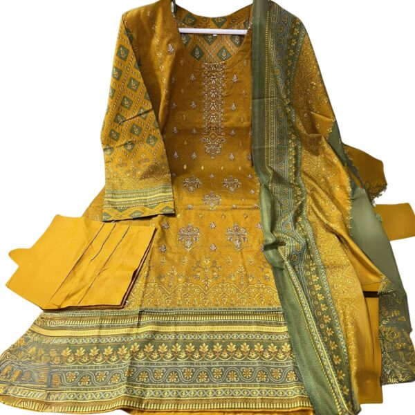 LUXURIOUS WINTER DHANAK SUIT WITH MATCHING DUPATTA - Image 22